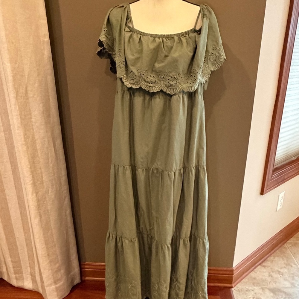 Old Navy Women's Green Tiered Maxi Eyelet Detail Cold Shoulder Dress, Size XXL